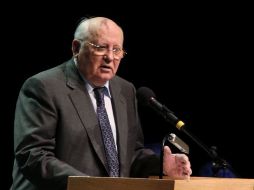 Gorbachov convocó hoy a los mexicanos a ser independientes y fomentar el sentimiento de unidad. EFE  /