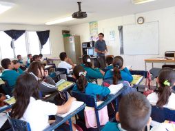 Los inspectores consultados precisan que muchos maestros viven lejos de donde imparten clases y tienen dificultades de tráfico. ARCHIVO  /