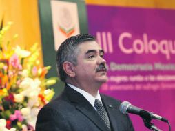 El titular del instituto, Leonardo Valdés, durante un coloquio sobre democracia. NTX  /