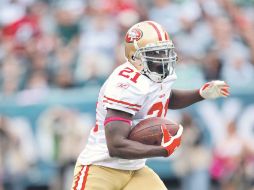 Frank Gore cargó 15 veces el balón y le bastaron para sumar 141 yardas. GETTY IMAGES SPORT  /