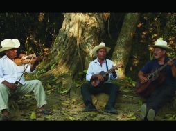 Escena de Aqui sobre la tierra opera prima de Mauricio Bidault . ESPECIAL  /
