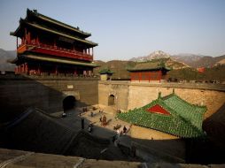 Turistas visitan el tramo Juyongguan de la Gran Muralla china en las afueras de Pekín. EFE  /