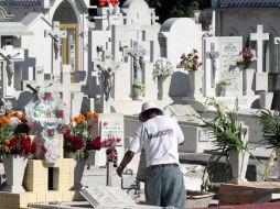 El área de Cementerios realiza acordonamientos en tumbas que se encuentran colapsadas.  /