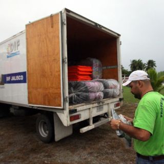 Mandan tres toneladas a Cihuatlán en apoyo a damnificados