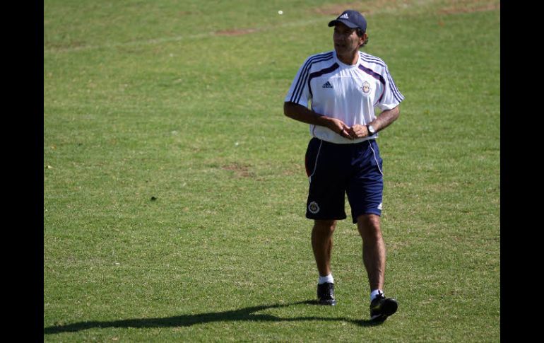 El técnico estuvo ideando combinaciones en la alineación durante entrenamiento para concentrarlos en todo aspecto  /