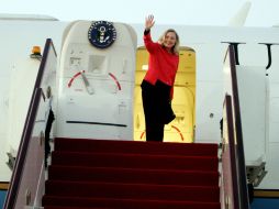 La secretaria de Estado, Hillary Clinton desembarca en Afanistán. AFP  /