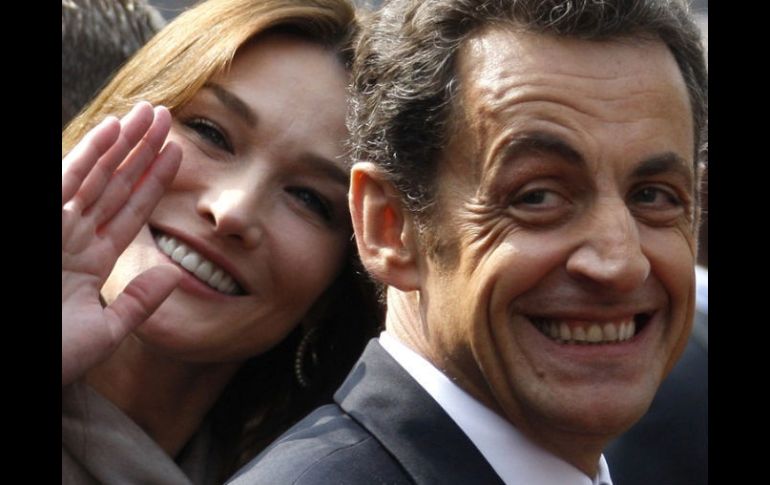 Este miércoles en París, Carla Bruni, esposa del presidente Nicolás Sarkozy, dio a luz una niña.  /