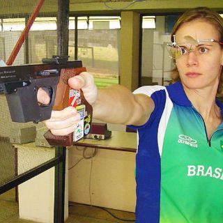 Brasil gana el oro en prueba femenil de 25 metros