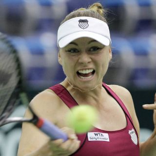 Zvonareva supera la segunda ronda en Moscú