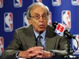 El mediador federal, George Cohen habla con la prensa tras una reunión entre la Asociación de Jugadores de la NBA.EFE  /