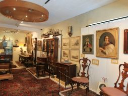 La vida privilegiada expone mobiliario y objetos decorativos que datan del siglo XVIII.  /