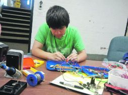 El taller da pistas para trabajar de forma económica con utensilios a la mano. ESPECIAL  /