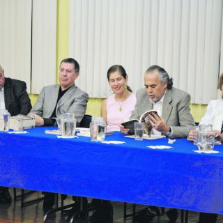 Presentan el libro ''Crónicas Tapatías''