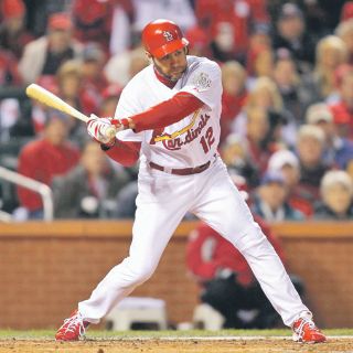 Cardenales asesta el primer golpe en su campo