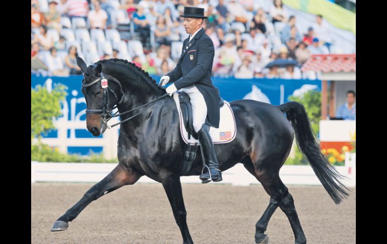 La rutina de Steffen Peters le valió colgarse la medalla de oro. REUTERS  /