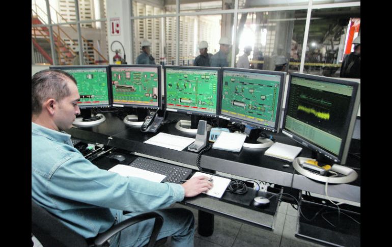 Planta de Cemex en Tlaquepaque, la empresa enfrenta todavía un vencimiento de deuda por ocho mil millones de dólares a pagarse en 2014.  /