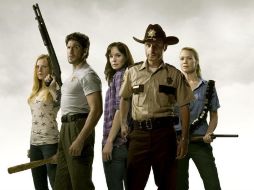 Rick Grimes, el policía que lidera tendrá que luchar minuto a minutos para proteger a su familia. ESPECIAL  /