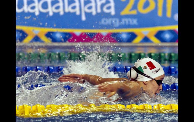 La sirena tricolor durante la competencia de 200 metros mariposa. MEXSPORT  /