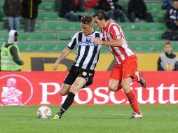 El udinese Antonio Floro Flores, consigue el gol durante la UEFA Europa League. AFP  /