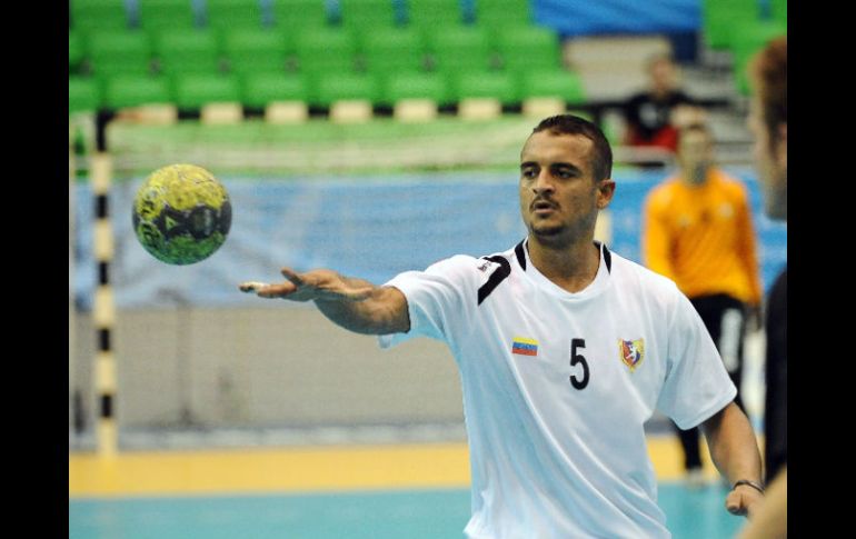 En el segundo tiempo, Canadá sufrió la expulsión de su único armador central, Maxime Godin. AFP  /