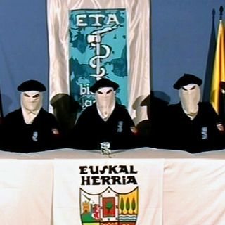 El adiós a las armas de ETA es valorado con cautela en el mundo