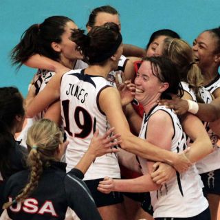 Estados Unidos gana bronce en voleibol femenil