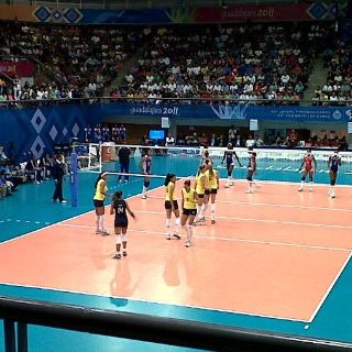 Se registra sobrecupo en estadio de voleibol