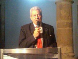 El poeta Antonio Cisneros.  /