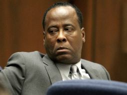 Conrad Murray posiblemente administró a Michael Jackson 40 veces más del anestésico que admitió. AP  /