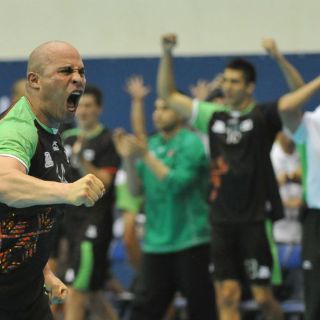 Mexicanos consiguen primer triunfo en balonmano varonil