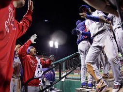 Vigilantes de Texas celebrádo su victoria. AP  /