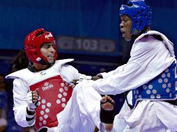 Rescatan el buen rendimiento de Érick Osornio (i), pese a la derrota ante su contrincante dominicano. MEXSPORT  /