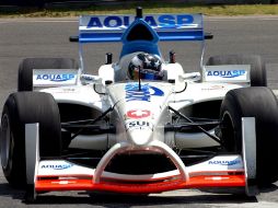 El piloto tomó el volante del RB7 y dio unas vueltas a la pista. MEXSPORT  /