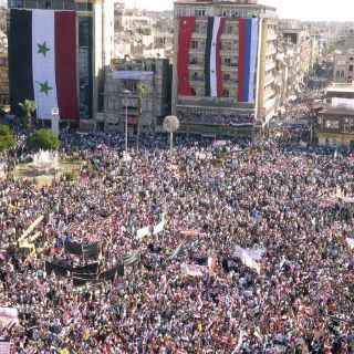Muerte de Gadhafi alienta a manifestantes en Siria