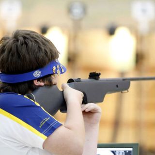 Parker gana el oro en tiro deportivo