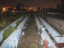 Parte de la tubería dañada en Gobernador Curiel y Artesanos.  /