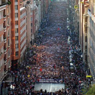 España celebra el fin de la violencia de ETA