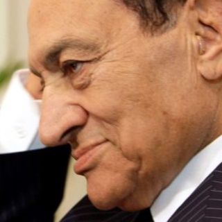 Posponen veredicto de demanda que pide reemplazar al juez que juzga a Mubarak