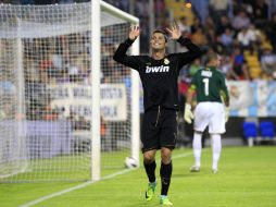 Cristiano ronaldo celebra su triplete en el encuentro contra el Málaga, dentro de  la octava fecha de la Liga Española. REUTERS  /