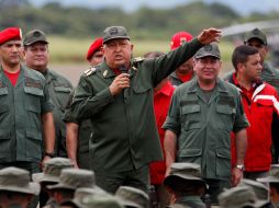 Hugo Chávez durante un discurso a soldados venezolanos, donde les anunció que está libre de cáncer. AP  /