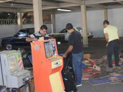 Personal de Inspección y Vigilancia, en el momento de la destrucción. ESPECIAL  /