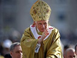 Luego de la ceremonia de hoy, el Papa imparte la bendición a los asistentes. EFE  /