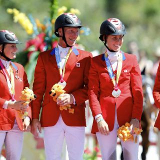 Canadá gana el oro en prueba ecuestre individual completa
