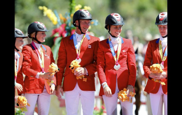 Jessica Phoenix, a lomos de 'Pavarotti', durante la competencia. EFE  /
