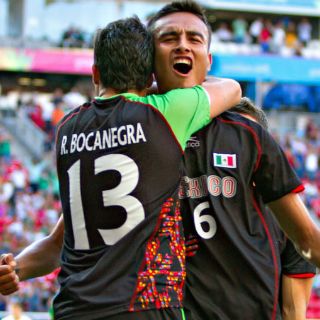 El Tri golea y se reivindica