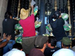 Perredistas protestaron hoy en contra del Gobierno del DF, al que acusaron de intervenir en la elección del partido. EL UNIVERSAL  /