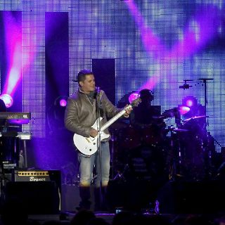 Se suman Tony Bennett y Alejandro Sanz al elenco de las Lunas