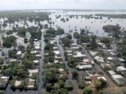 Vista aérea de hoy del municipio de Macuspana donde las inundaciones permanecen. EFE  /