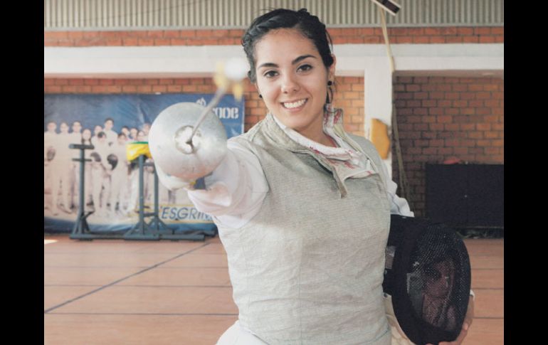 La jalisciense Nataly Michel es parte del equipo mexicano de 18 esgrimistas que se presenta en Guadalajara 2011.  /