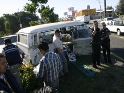 Los demás automovilistas que pasaban por la zona se detenían a ver lo sucedido, lo que provocó atoramiento vehicular.  /